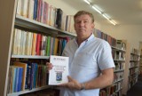 Dariusz Kowalczyk, dyrektor koneckiej biblioteki: - Latem odwiedzają nas prawdziwi miłośnicy literatury