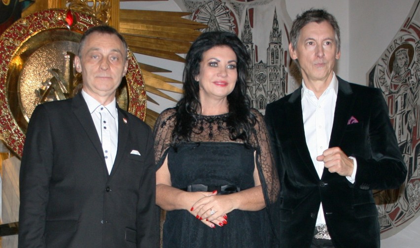 Na zdjęciu od lewej: Robert Grudzień, Alicja Węgorzewska i...