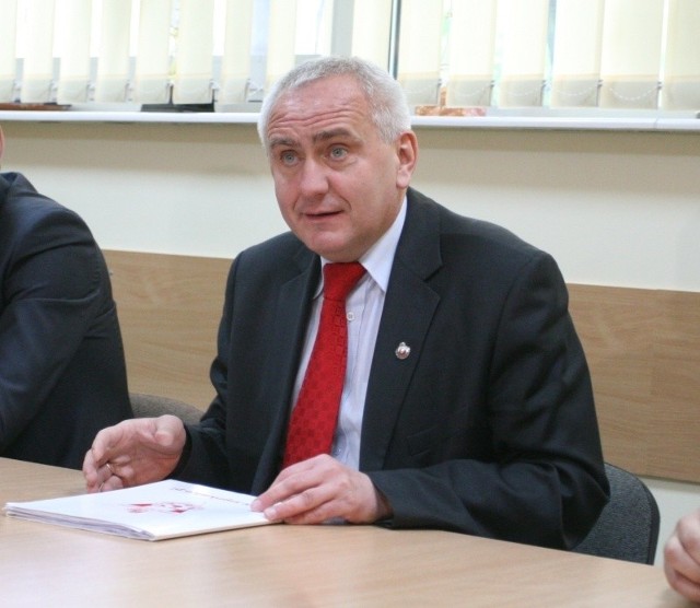 Mirosław Malinowski, prezes Świętokrzyskiego Związku Piłki Nożnej, zachęca do kibicowania reprezentacji Polski na Arenie Kielc.