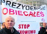 Oddać klucze albo przewalutować kredyt po „sprawiedliwym kursie”. Na czym stoją frankowicze?   