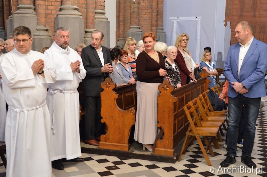 Metropolita białostocki ustanowił nadzwyczajnych szafarzy Komunii św. To osoby świeckie, które mają pomagać kapłanom (zdjęcia)