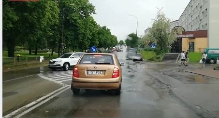 Gwałtowna ulewa w Starachowicach. Ulice zalane i nieprzejezdne. UWAGA! Zgłaszamy szkody po deszczu