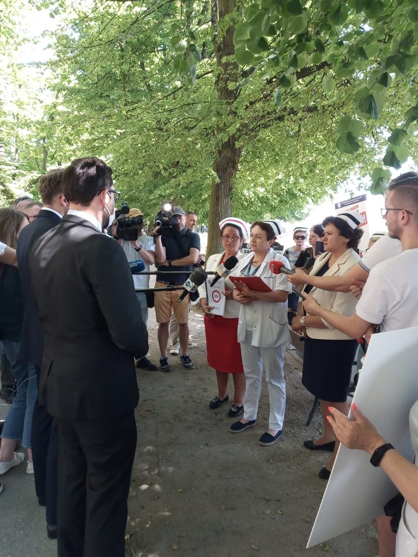 Pielęgniarki i położne - także z Koszalina - protestują...