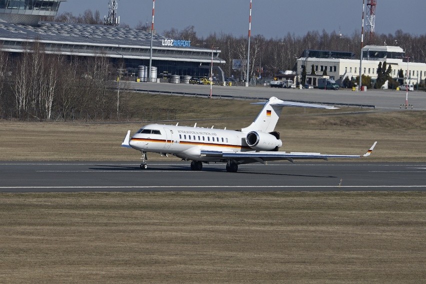 Niemiecki Bombardier Global 6000, który zabrał Annalenę...