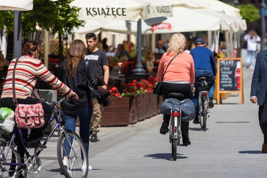 Łamanie przepisów przez rowerzystów i pieszych w Rzeszowie [ZDJĘCIA]