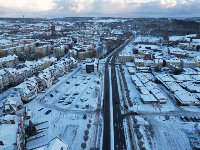 Śnieżna zima wróciła do Lęborka na dobre. Prognoza pogody pokazuje, że śnieg tym razem może zostać z nami na dłużej