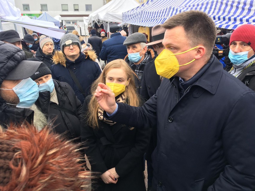 Szymon Hołownia na targowisku w Końskich zainaugurował kampanię. Jeden z mieszkańców ostro go zaatakował. Zobaczcie zdjęcia i film 