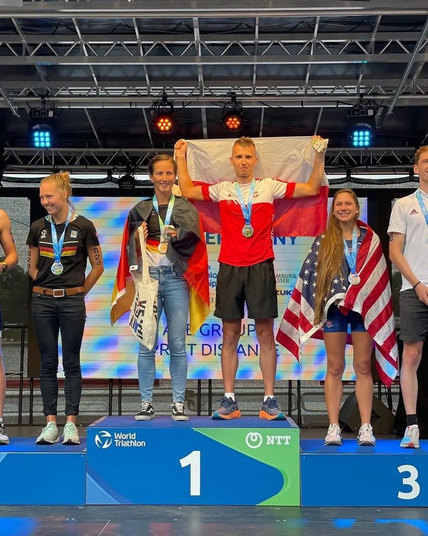 Jakub Brzóska z Akweduktu Kielce w Hamburgu zdobył złoty medal na triathlonowych Mistrzostwach Świata Age Group na dystansie sprinterskim