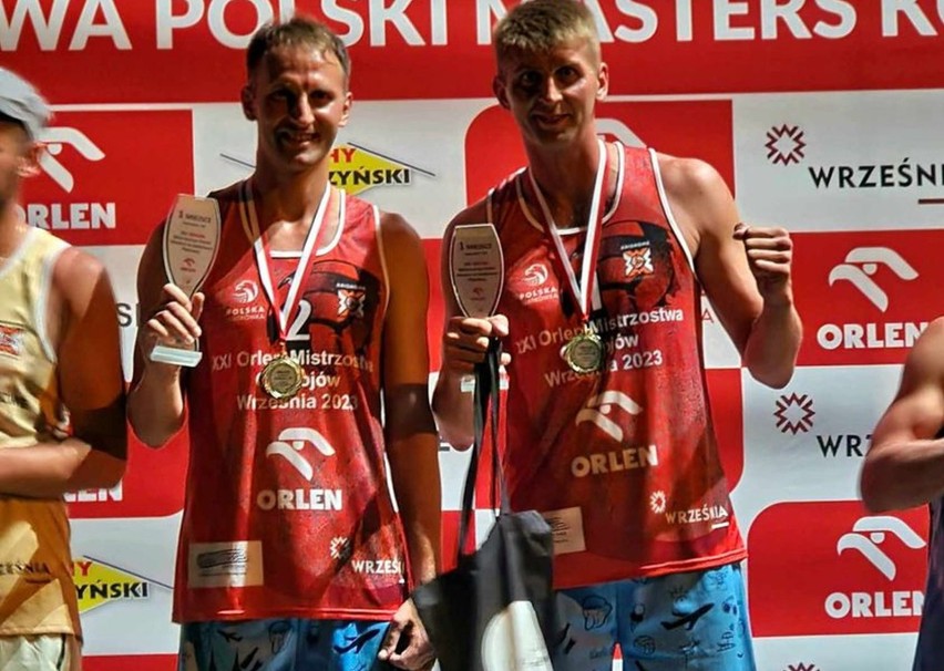 Bartłomiej Koryciński (z lewej) w duecie z Sylwestrem...