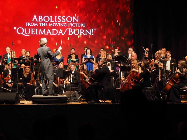 W niedzielę, w hali widowiskowo-sportowej, wybrzmiał koncert „The best of Ennio Morricone”. Ponaddwugodzinny multimedialny show bardzo przypadł do gustu licznej publiczności. Nie tylko była to okazja wysłuchania największych przebojów filmowych skomponowanych przez Ennio Morricone, ale też do zobaczenia najbardziej wzruszających kadrów z filmów. Koncert wykonywała niemal 100-osobowa orkiestra i chór. 