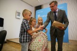 Mali bohaterowie z Libiąża docenieni przez burmistrza. Uratowali chłopca z rąk porywacza [ZDJĘCIA]