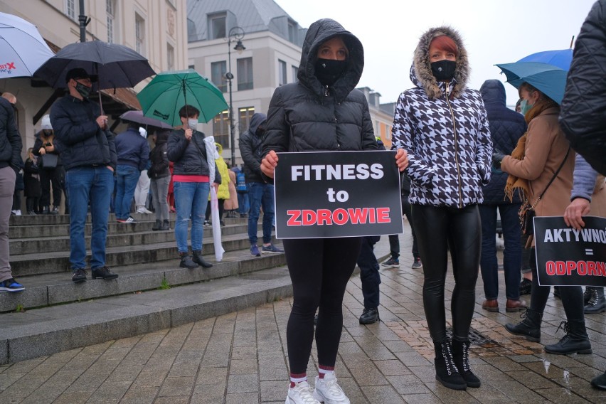 Spontaniczny protest branży fitness w Warszawie. "100 tysięcy miejsc pracy jest na szali"