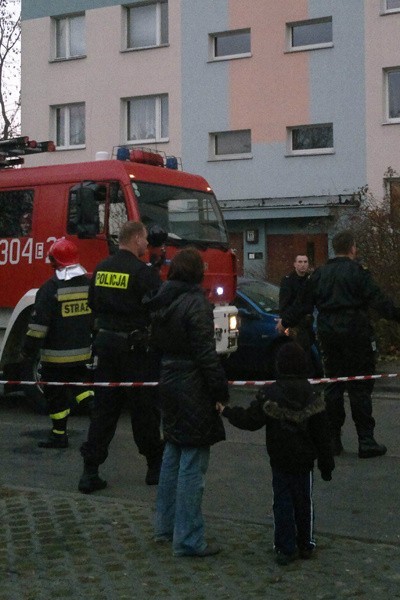 Pożar w wieżowcu przy ul. Szafera w Łodzi (wideo)