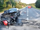 Tragiczny wypadek na DK 28 w Skołyszynie w powiecie jasielskim. W zderzeniu motocykla z samochodem zginęła jedna osoba