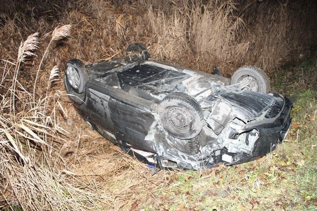 Wypadek w Grojcu. W wyniku wypadku honda kierowana przez mieszkańca Żywca wypadła z drogi i dachowała w rowie. Jej kierowca trafił do szpitala.