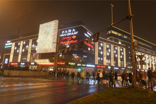 Do przepychanki doszło w sobotę o godz. 20.20 na przystanku przy Galerii Dominikańskiej.