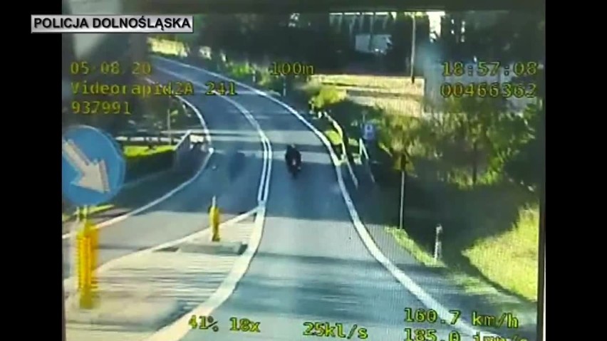 Szalony rajd motocyklisty. Jadąc z pasażerką pędził ponad 180 km/h