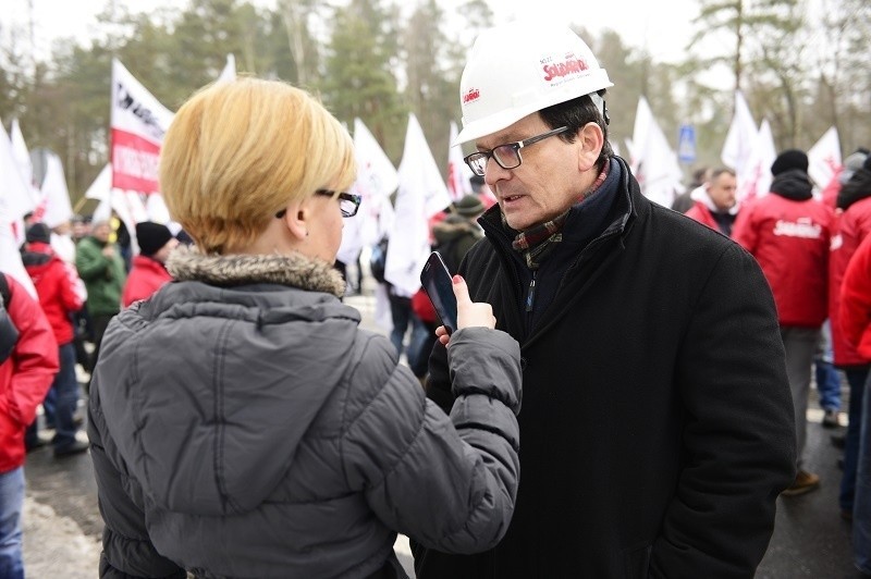 Strajk na Śląsku: Górnicy zablokowali drogi DK1 w...