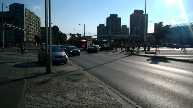 Wrocław: Wypadek na rondzie Reagana (ZDJĘCIA)