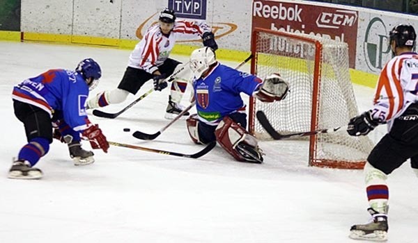 Hokej: KH Sanok - Polonia BytomW czwartym meczu play-out hokeiści Ciarko KH Sanok wygrali 8-2 i w rywalizacji o pozostanie pokonali bytomian 4:0. 