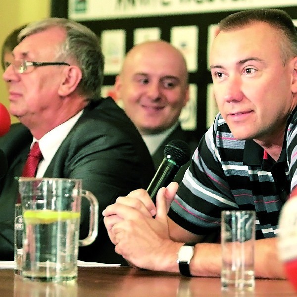 Prezes Anwilu Zbigniew Polatowski (z lewej) i dyrektor Hubert Hejman (w głębi) muszą zapewnić budżet, aby trener Igor Griszczuk mógł zbudować drużynę. I muszą szukać wielu oszczędności.