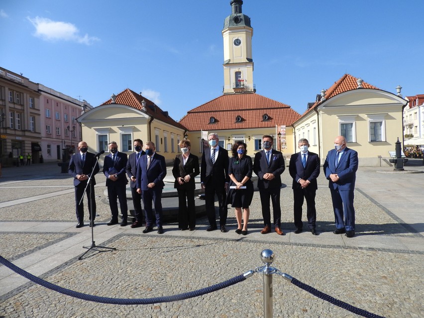 Białystok, 25.09.2020. Konferencja na Rynku Kościuszki...