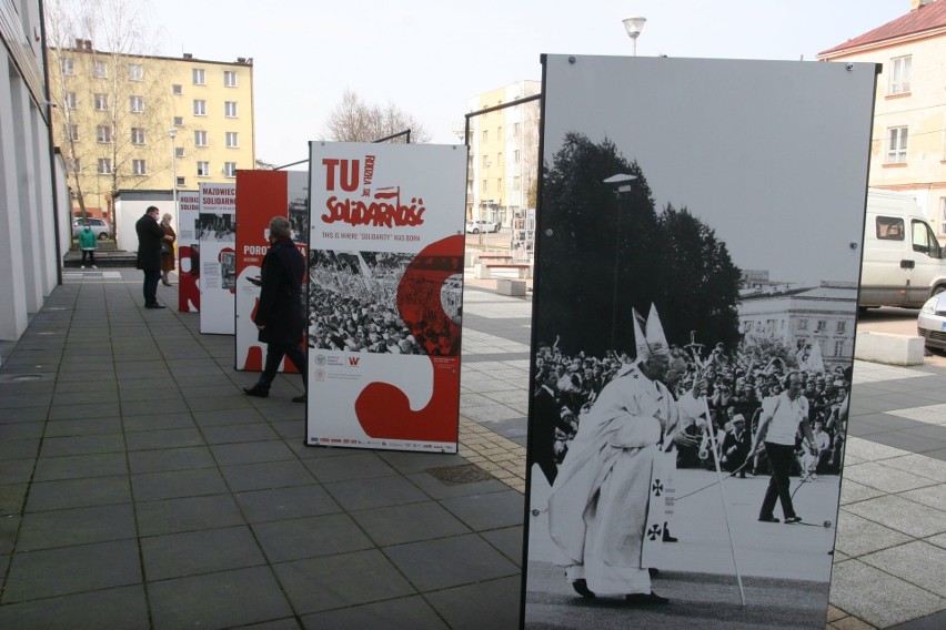 Wystawa IPN „Tu rodziła się Solidarność” zawitała do Ostrowi Mazowieckiej. 26.03.2021