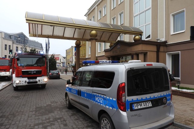 Zdarzenie miało miejsce około godziny 13:30. Na miejscu pojawiły się trzy wozy straży pożarnej oraz policja. Akcja miała związek ze zgłoszeniem z monitoringu pożarowego Hotelu Cristal w Białymstoku. Wszystko wskazuje na to, że był to fałszywy alarm.