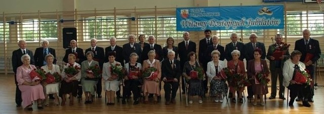 W Działoszycach piękny małżeński jubileusz świętowało 13 par. 