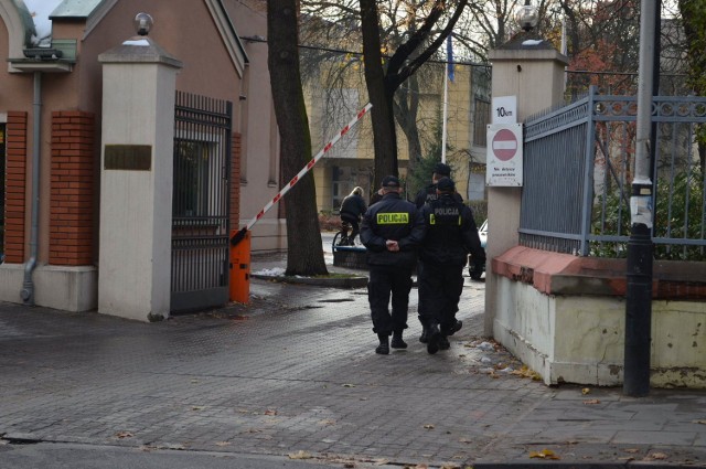 Podczas prac ziemnych na ul. Targowej znaleziono pocisk z czasów II wojny światowej.