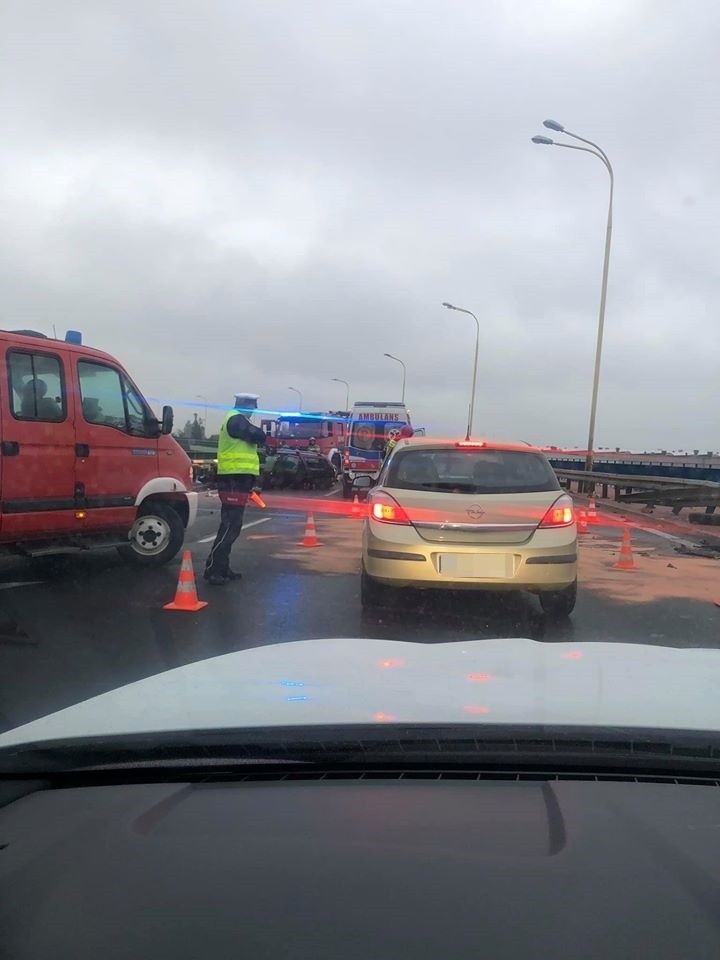 Wypadek na Trasie Zamkowej w Szczecinie. Cztery osoby poszkodowane