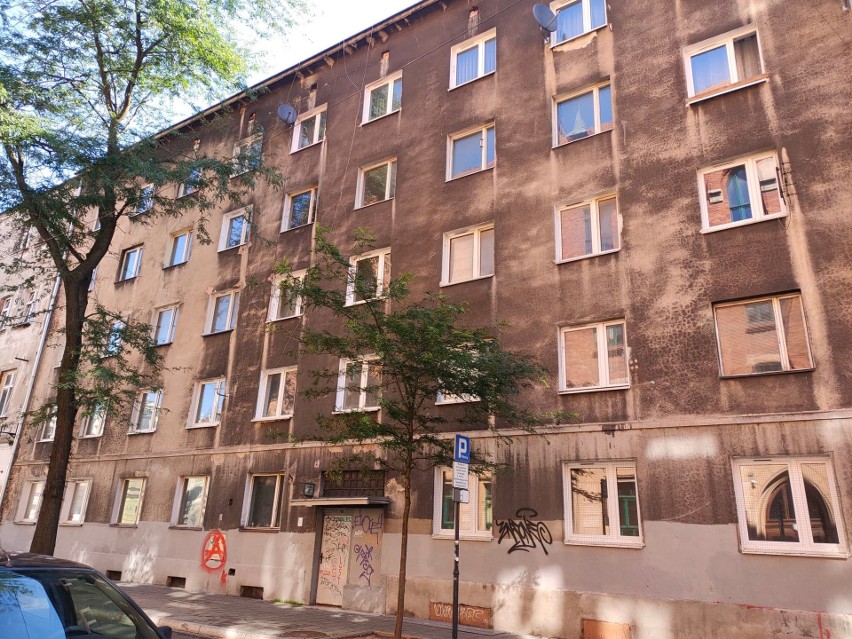 Kraków. Kryzys mieszkaniowy trwa, a tymczasem miasto planuje sprzedać kamienicę przy ulicy Wąskiej