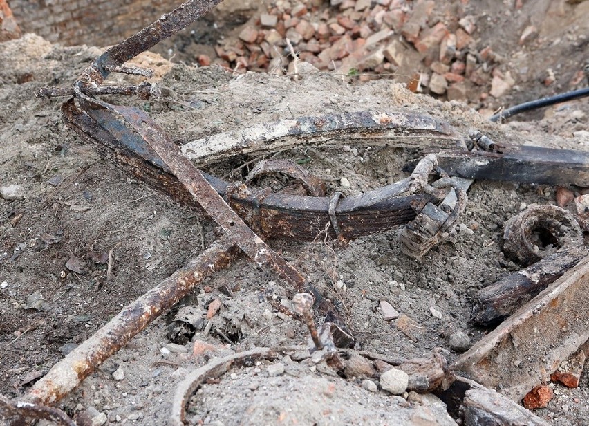 Wykopaliska na Podzamczu. Odkryte piwnice sprzed ponad 70 lat