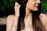 Biżuteria damska, która przynosi szczęście. Sprawdź, jakie kamienie i symbole zagwarantują powodzenie w życiu, radość, pieniądze i miłość