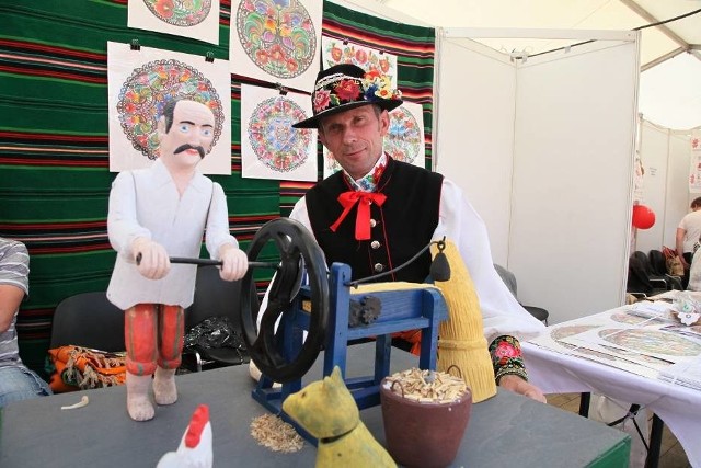 W niedzielę, 14 czerwca w Manufakturze królowała lokalna kuchnia i folklor. Zobaczcie zdjęcia z piątej edycji Jarmarku Produktów Regionalnych "Smaki Ziemi Łódzkiej"