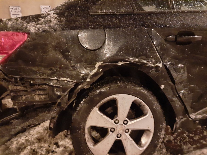 Ktoś uszkodził samochody na ulicy Staropogońskiej w...