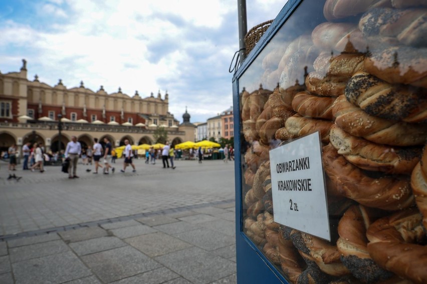 Przedsiębiorcy pytają: czym różni się handlowanie...