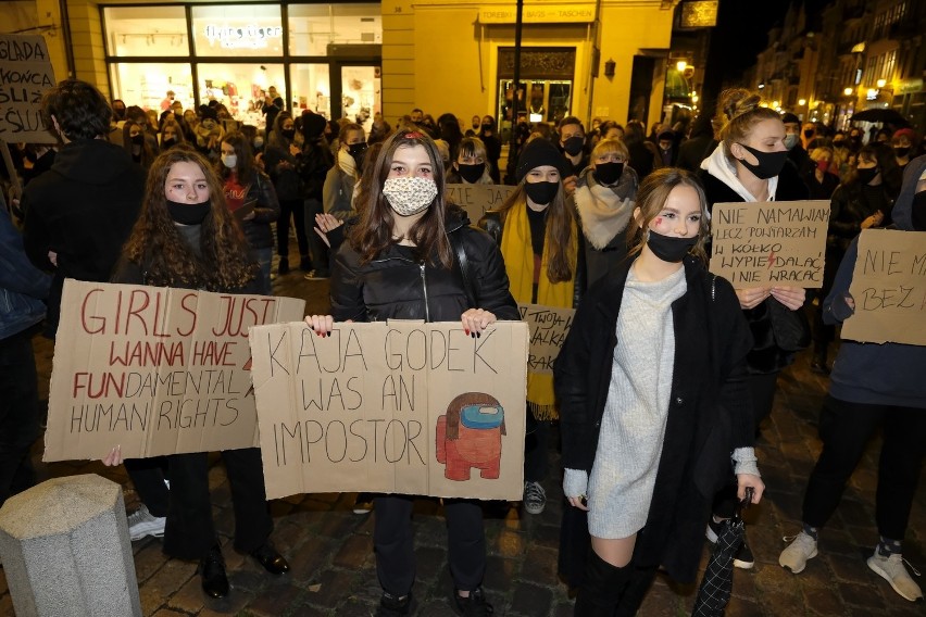 Protesty w Toruniu: ogromne siły policji, mandaty i wnioski do sądu o ukaranie. Za co?