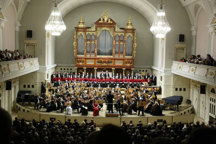 Orkiestra Filharmonii Poznańskiej i publiczność