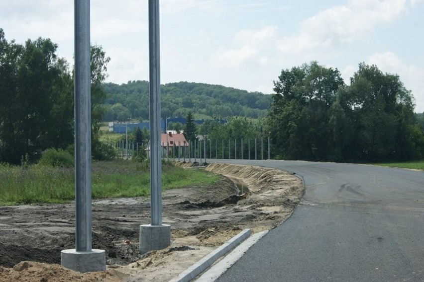 Obwodnica Wolbromia coraz bliżej. Budują trzecie rondo, dwoma już jeżdżą samochody