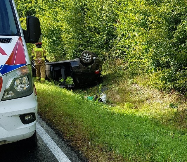 Dachowanie w Przęsinie na drodze krajowej nr 20