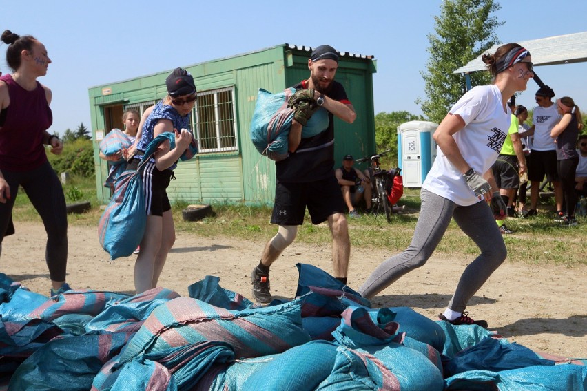 Ninja Race. W ekstremalnym biegu walczyli nie tylko z przeszkodami, ale i również potwornym upałem 