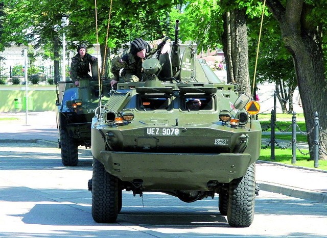 Jeśli resort obrony narodowej nie zmieni planów, to opancerzone transportery już w przyszłym roku wyjadą z Suwałk na dobre
