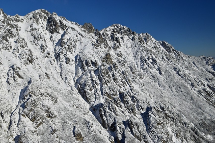 Chcesz zobaczyć jak wygląda zima w Tatrach? Musisz zobaczyć te foty! [SPEKTAKULARNE ZDJĘCIA Z DRONA]