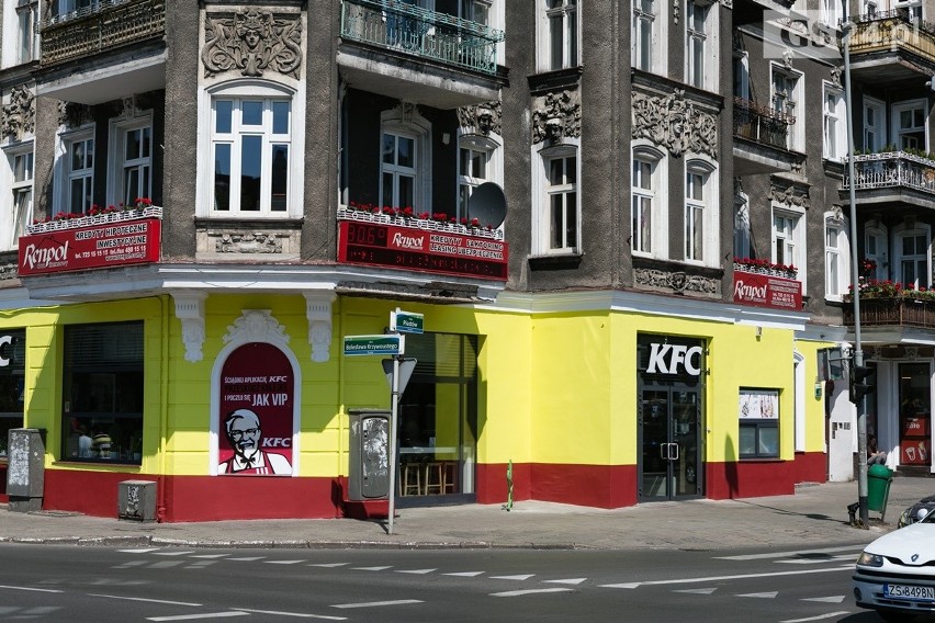 Pstrokata kamienica w centrum, czyli finał remontu KFC w Szczecinie. Co sądzicie? [SONDA, ZDJĘCIA]