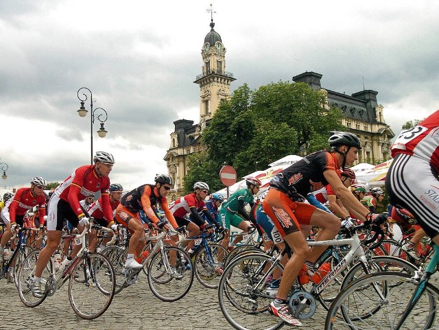 Tour de Pologne jeszcze nie gościł w Nowym Sączu. Największą imprezą kolarską w mieście był Wyścig Olimpijczyków i Solidarności (na fotografii)