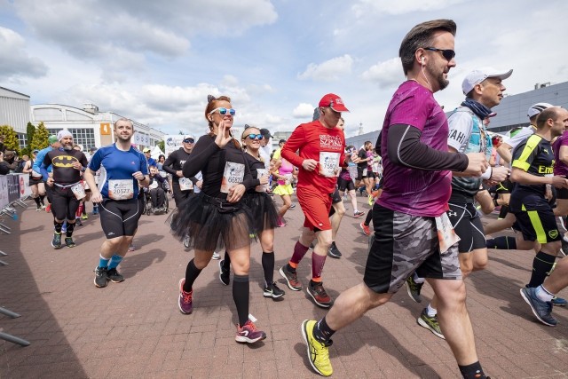 Punktualnie o godz. 13 w niedzielę, 5 maja, w Poznaniu wystartował bieg Wings For Life 2019. Zawody w stolicy Wielkopolski odbyły się już po raz szósty. W tym roku na starcie biegu stanęło 8 tysięcy biegaczy. Zobacz ich zdjęcia. Oto galeria! Przejdź dalej --->