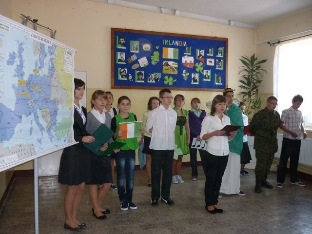 Każda z klas miała za zadanie przygotować materiał o Irlandii w formie króciutkiego referatu, przedstawienia, czy piosenki.