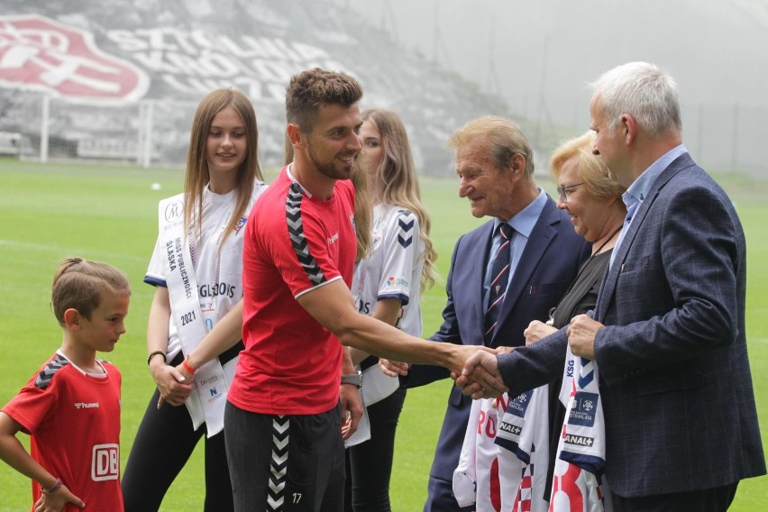 Górnik Zabrze z Łukaszem Podolskim zaprezentował się kibicom...