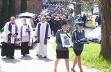 Pogrzeb policjanta w Otyniu. Mariusz Wąsowicz odszedł na wieczną służbę. Żegnali go rodzina, przyjaciele, mieszkańcy
